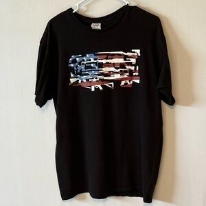 Delta Pro Weight Men's Size Large USA Flag Weapon Graphic Black T-shirt.